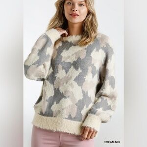 Cream abstract Print Long Sleeve Pullover Fuzzy Knit boho Sweater Size Small